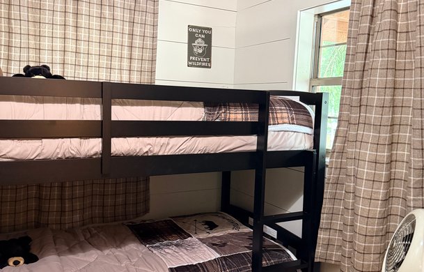 Smoky Hollow Signature Cabin bunk beds at Adventure Bound Gatlinburg