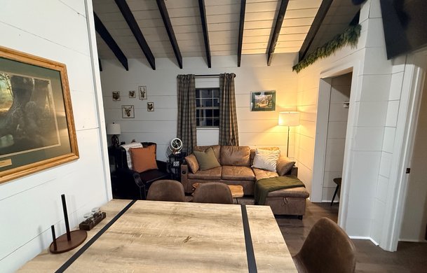Smoky Hollow Signature Cabin living room at Adventure Bound Gatlinburg