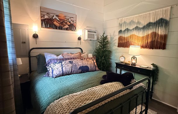 Smoky Hollow Signature Cabin bedroom at Adventure Bound Gatlinburg
