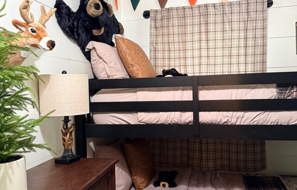 Smoky Hollow Signature Cabin themed bunk room at Adventure Bound Gatlinburg